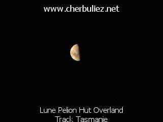 légende: Lune Pelion Hut Overland Track Tasmanie
qualityCode=raw
sizeCode=half

Données de l'image originale:
Taille originale: 79176 bytes
Temps d'exposition: 1/50 s
Diaph: f/1100/100
Heure de prise de vue: 2003:02:10 20:14:27
Flash: non
Focale: 420/10 mm
